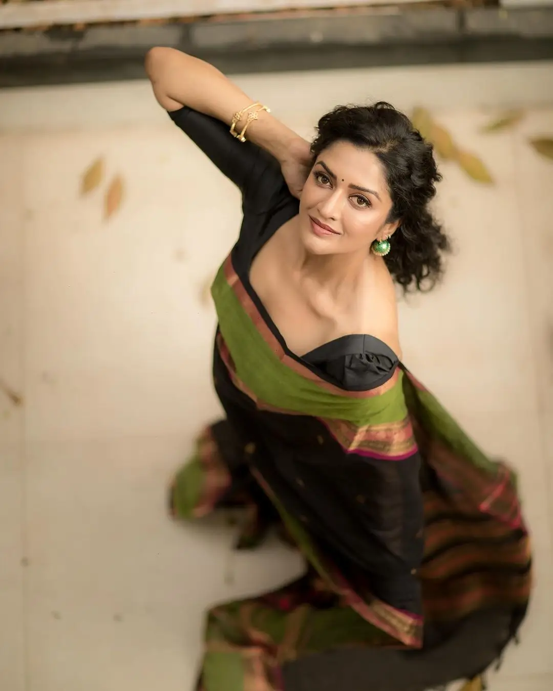 Vimala Raman Charming In Black Saree Blouse